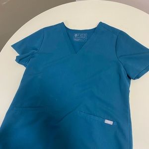 Blue Figs  Two Pocket Scrub Top.